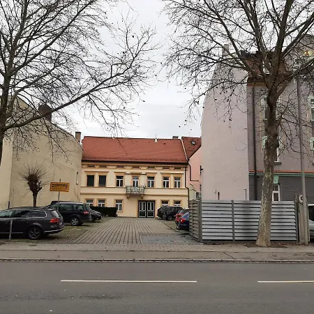 Zentrale Lage I Historisch I Parkplatz I Fahrradkeller Apartment Straubing Exterior photo